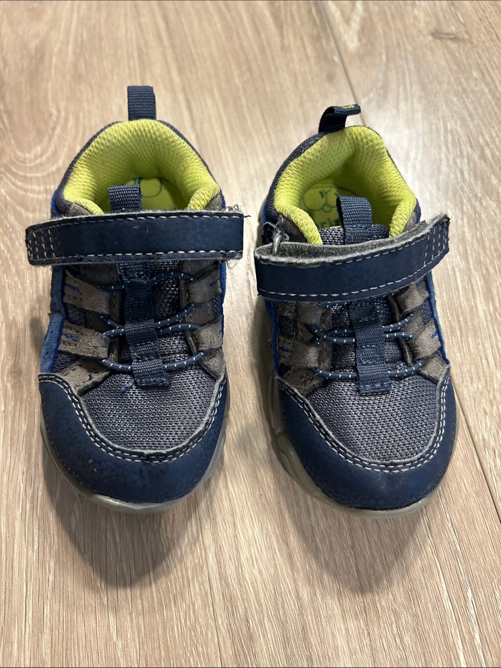 Stride Rite Torin Boys Navy and Gray Active Sneakers with Lime Accent, Sz.6.